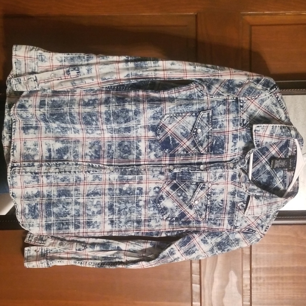 Long sleeve button up, pearl snaps.